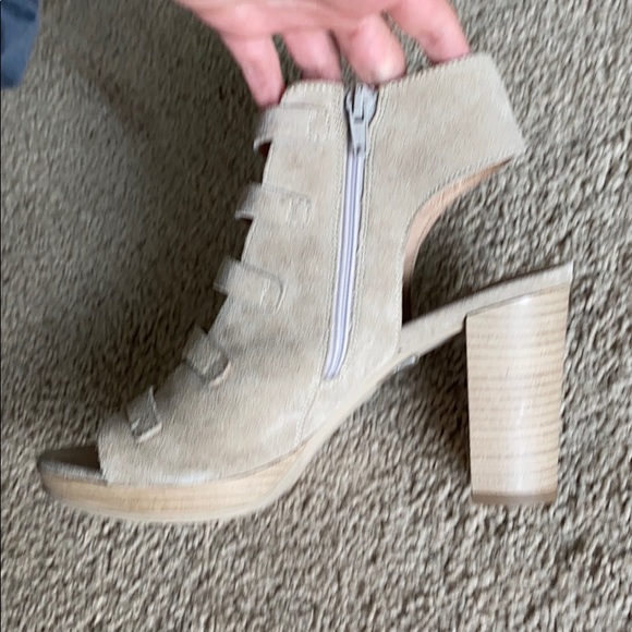 Kenneth Cole front buckle tan suede heels - Picture 3 of 4